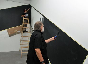 {'image': <Image: 15_053.jpg>}