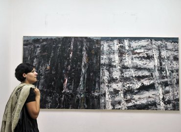 {'image': <Image: 16_061.jpg>}